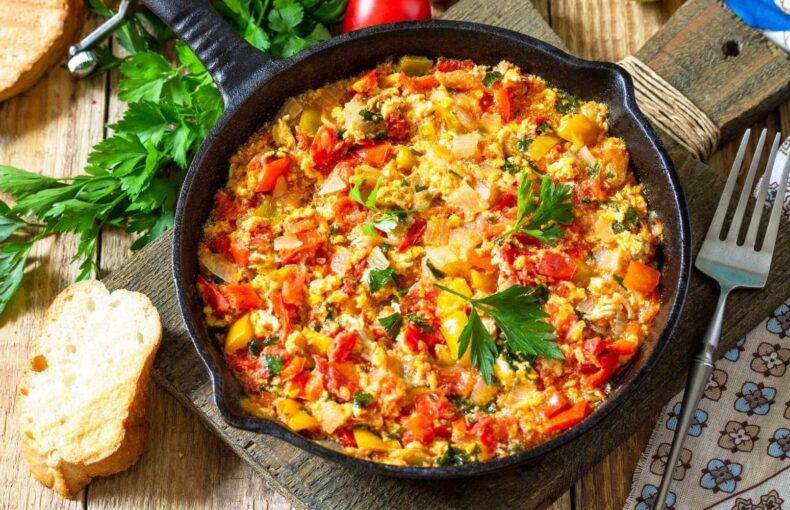 huevos con tomate, huevos con tomate y cebolla